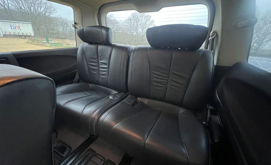 NISSAN ELGRAND 2008, HIGHWAY STAR, 2.5 V6 FULLY LOADED, 8 SEATER, PEARL WHITE PAINT, BLACK LEATHER INTERIOR