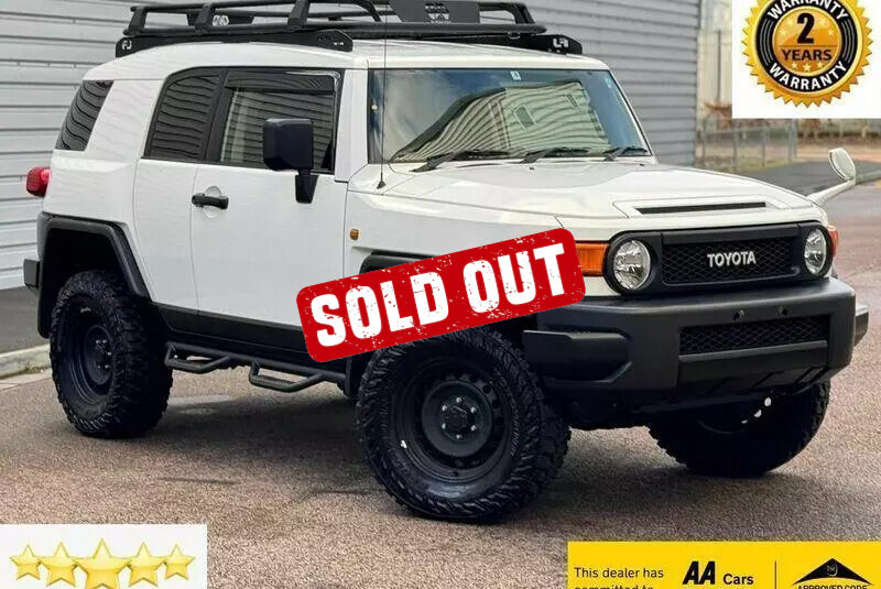 TOYOTA FJ CRUISER LAND CRUISER 2013, WHITE COLOUR, 4.0 V6 PETROL FULLY LOADED