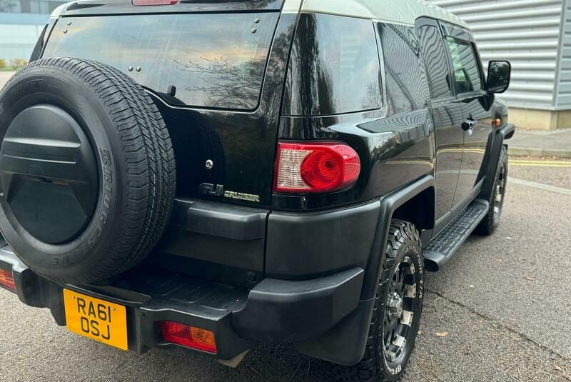 TOYOTA FJ CRUISER LAND CRUISER 2012 PETROL 4.0 V6 FULLY LOADED, 5 SEATER