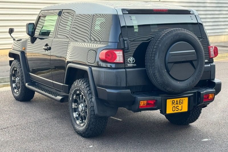 TOYOTA FJ CRUISER LAND CRUISER 2012 PETROL 4.0 V6 FULLY LOADED, 5 SEATER