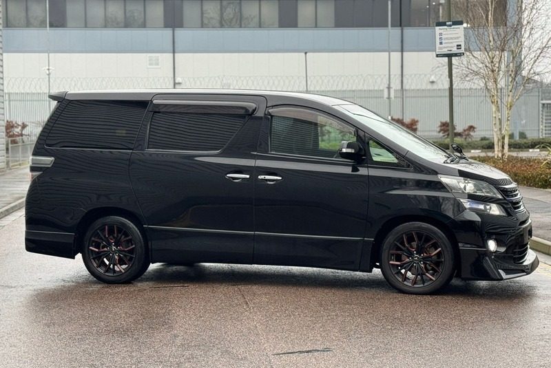 Toyota Vellfire V6 Modelista Bodykit