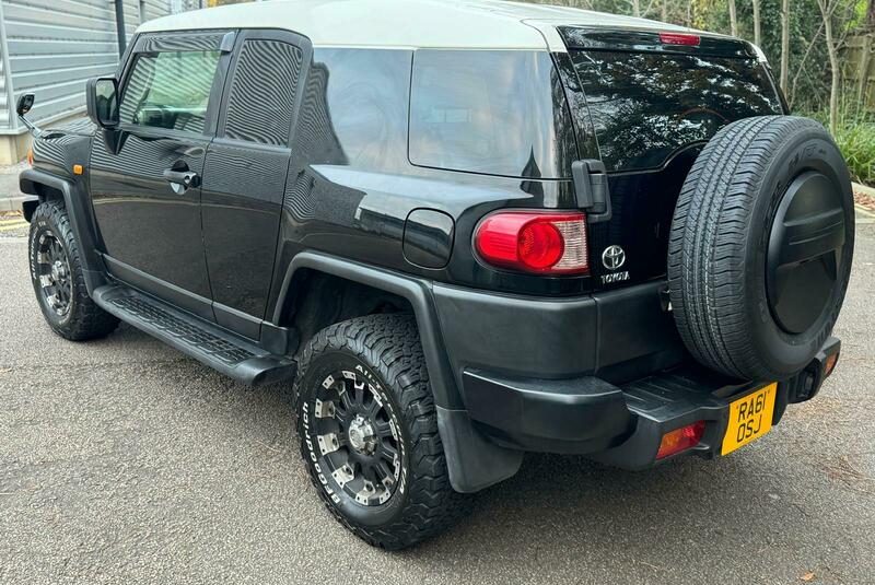 TOYOTA FJ CRUISER LAND CRUISER 2012 PETROL 4.0 V6 FULLY LOADED, 5 SEATER