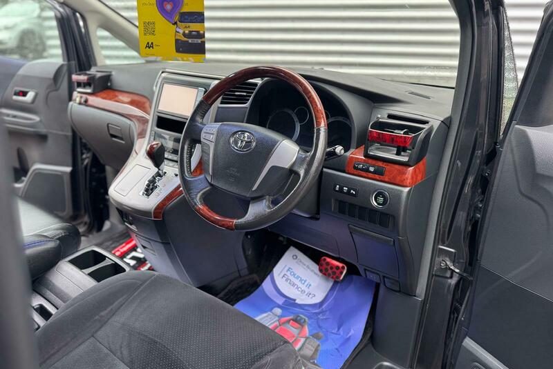 Toyota Vellfire 4X4