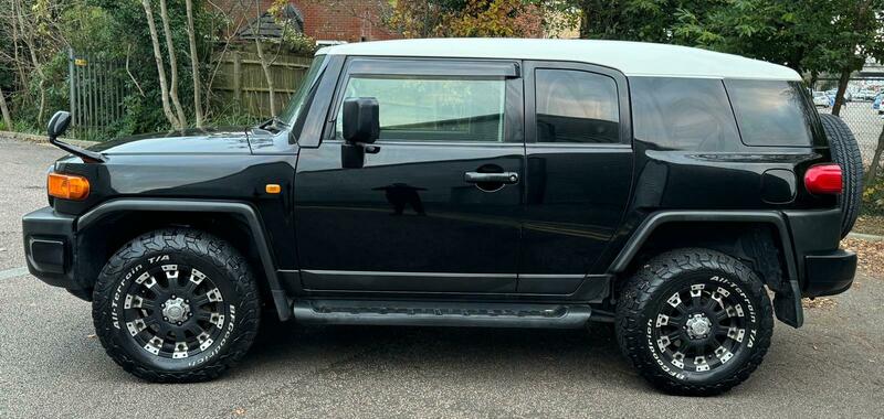 TOYOTA FJ CRUISER LAND CRUISER 2012 PETROL 4.0 V6 FULLY LOADED, 5 SEATER