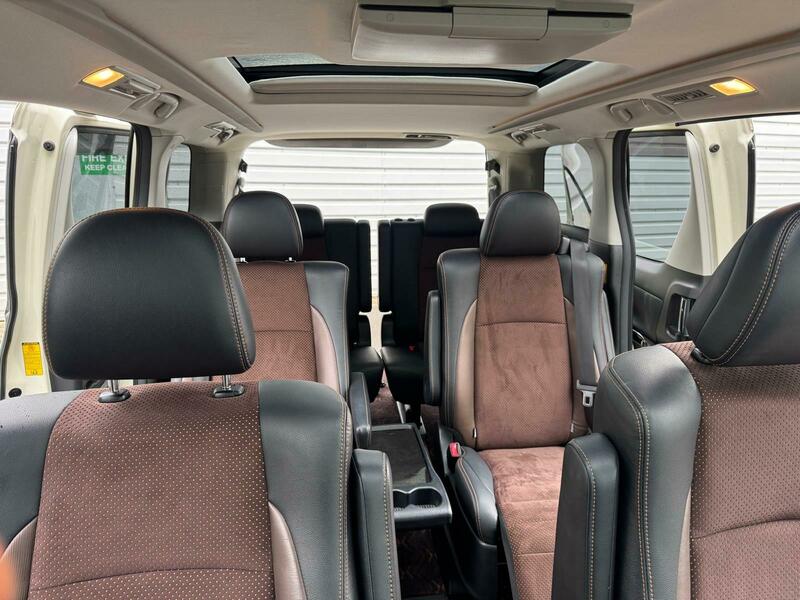 Toyota Alphard Golden Eyes: Kemewahan dan Prestise di Balik Sorotan Mata Emas