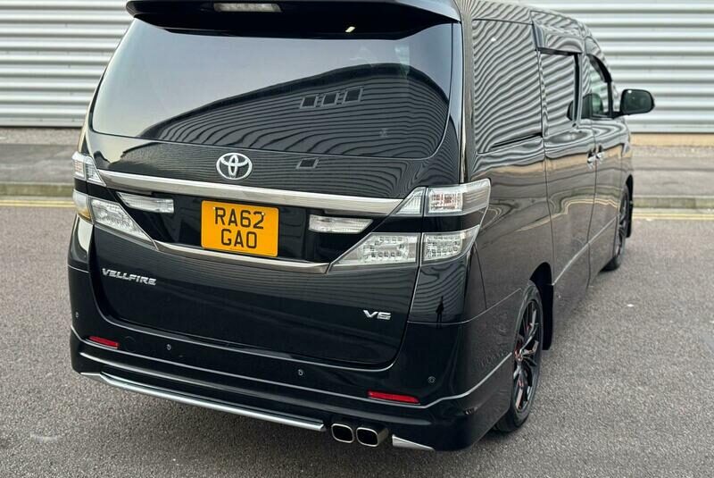 Toyota Vellfire V6 Modelista Bodykit