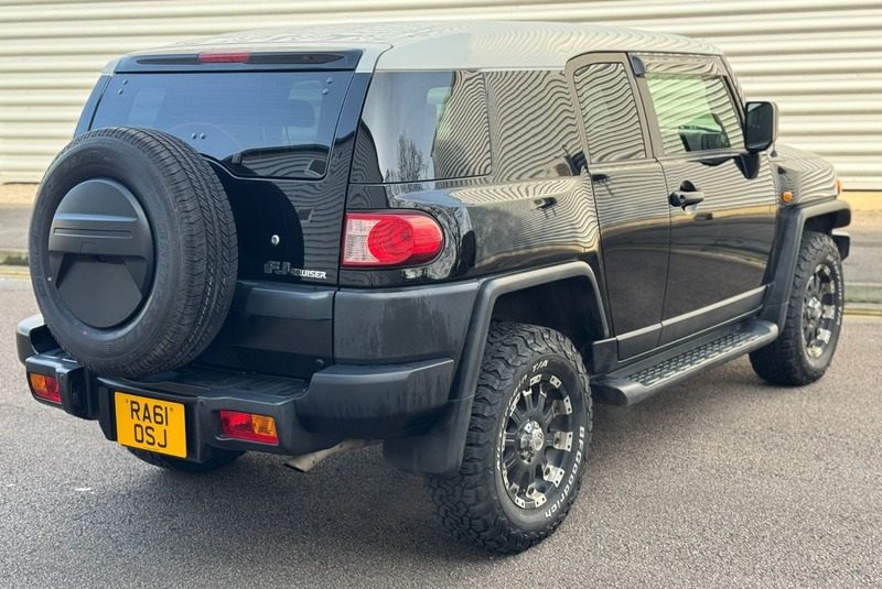 TOYOTA FJ CRUISER LAND CRUISER 2012 PETROL 4.0 V6 FULLY LOADED, 5 SEATER