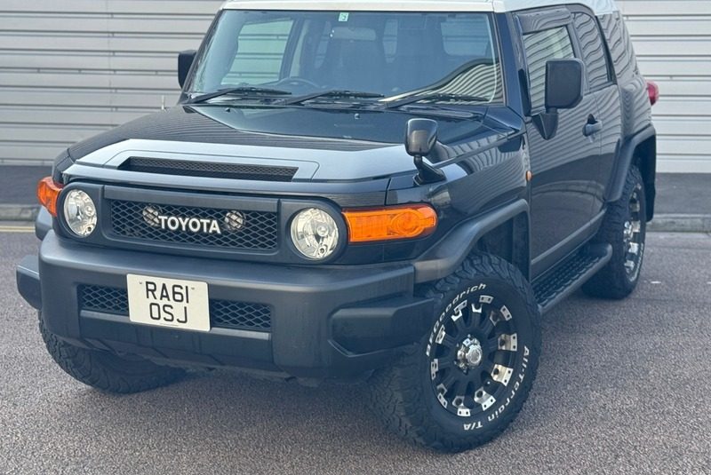 TOYOTA FJ CRUISER LAND CRUISER 2012 PETROL 4.0 V6 FULLY LOADED, 5 SEATER