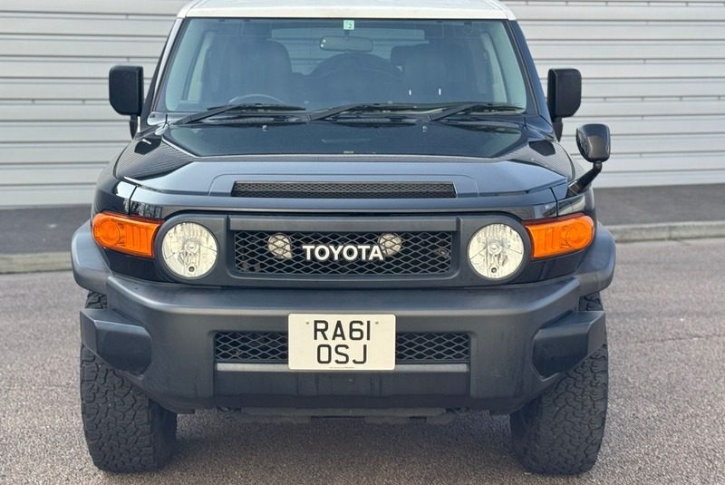 TOYOTA FJ CRUISER LAND CRUISER 2012 PETROL 4.0 V6 FULLY LOADED, 5 SEATER