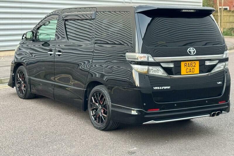 Toyota Vellfire V6 Modelista Bodykit