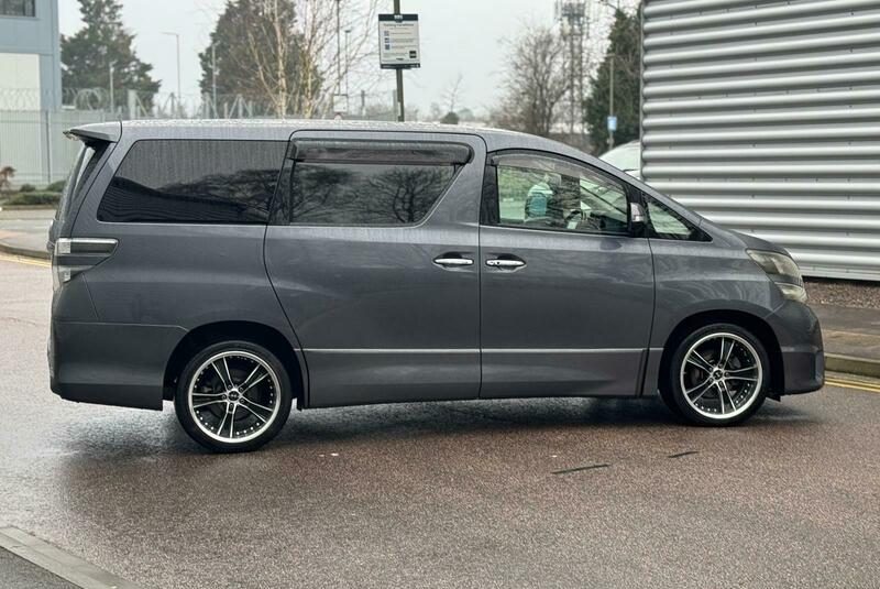 Toyota Vellfire 4X4