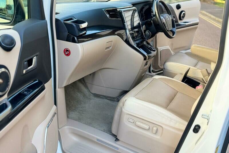 Toyota Alphard Vellfire 3.5 V6 Petrol 2014 Top Spec Reclining Seat Double Sunroof