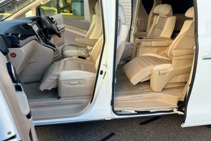 Toyota Alphard Vellfire 3.5 V6 Petrol 2014 Top Spec Reclining Seat Double Sunroof