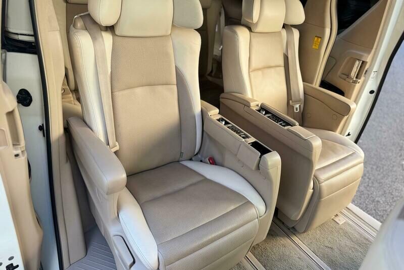 Toyota Alphard Vellfire 3.5 V6 Petrol 2014 Top Spec Reclining Seat Double Sunroof