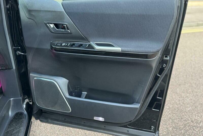 Toyota Vellfire Alphard 2.4 Golden Eyes Petrol Auto Fresh Import 7 seater