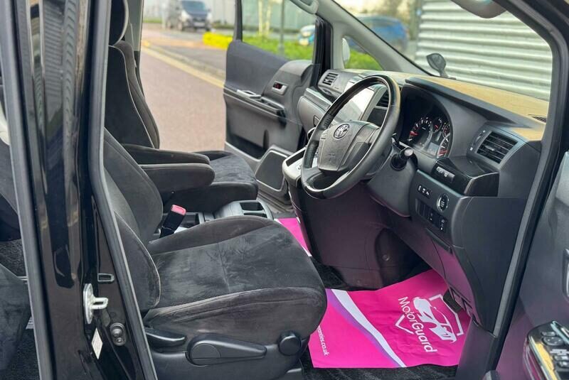 Toyota Vellfire Alphard 2.4 Golden Eyes Petrol Auto Fresh Import 7 seater