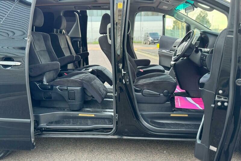 Toyota Vellfire Alphard 2.4 Golden Eyes Petrol Auto Fresh Import 7 seater