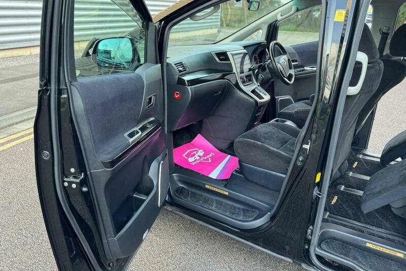 Toyota Vellfire Alphard 2.4 Golden Eyes Petrol Auto Fresh Import 7 seater