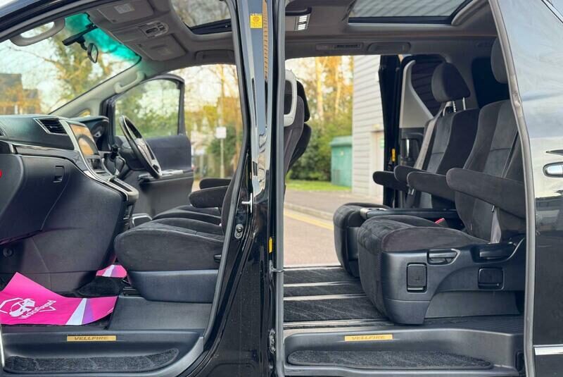 Toyota Vellfire Alphard 2.4 Golden Eyes Petrol Auto Fresh Import 7 seater