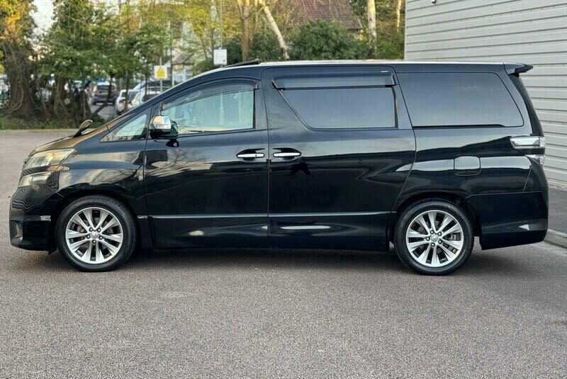Toyota Vellfire Alphard 2.4 Golden Eyes Petrol Auto Fresh Import 7 seater