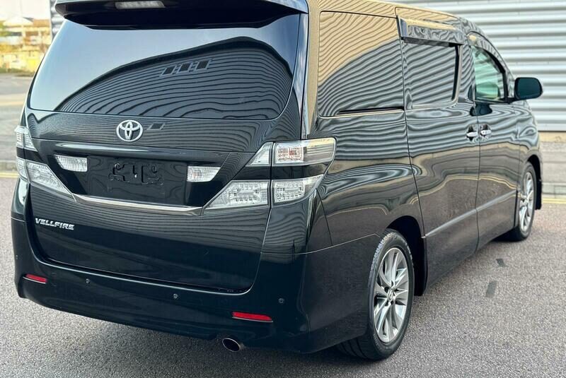 Toyota Vellfire Alphard 2.4 Golden Eyes Petrol Auto Fresh Import 7 seater