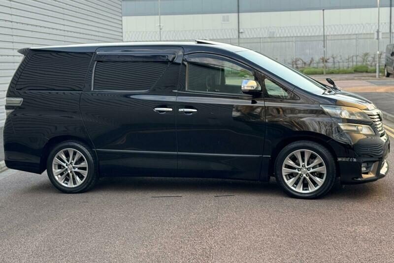 Toyota Vellfire Alphard 2.4 Golden Eyes Petrol Auto Fresh Import 7 seater