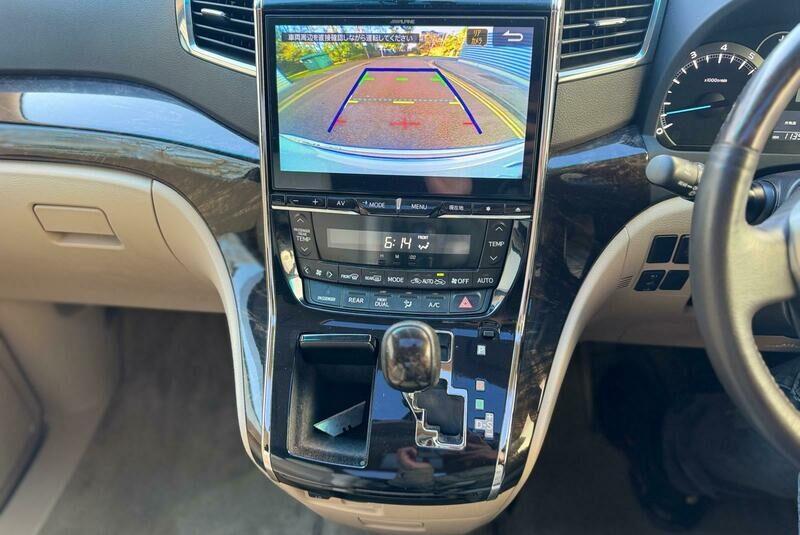 Toyota Alphard Vellfire 3.5 V6 Petrol 2014 Top Spec Reclining Seat Double Sunroof