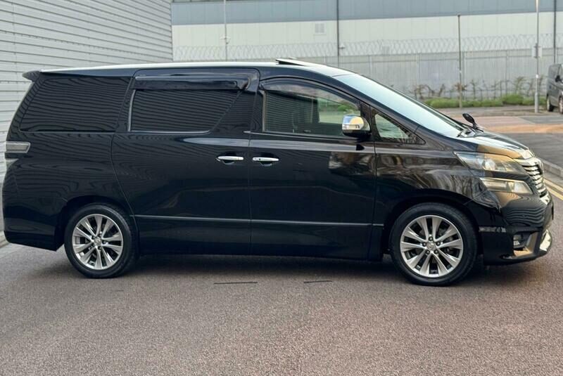 Toyota Vellfire Alphard 2.4 Golden Eyes Petrol Auto Fresh Import 7 seater