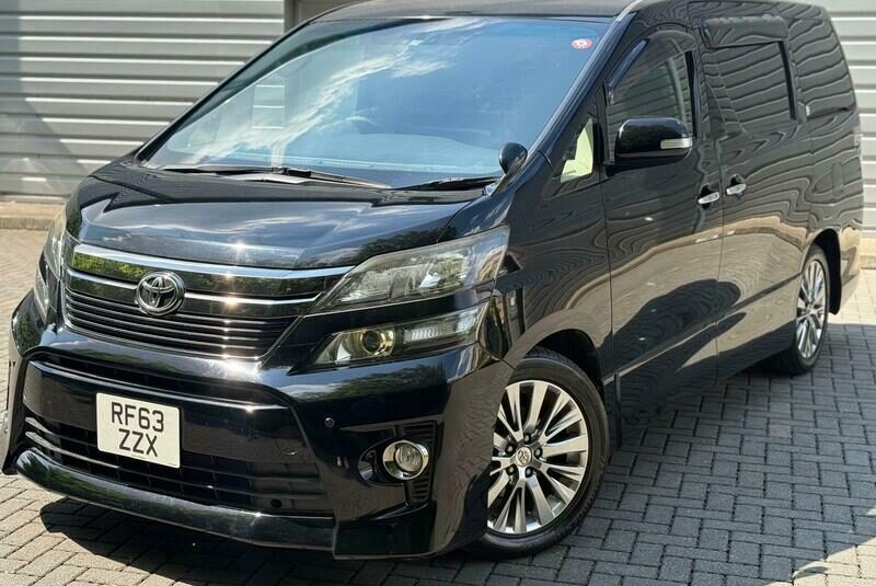 TOYOTA VELLFIRE 2013, GOLDEN EYES EDITION 2.4L PETROL, IMMACULATE CONDITION