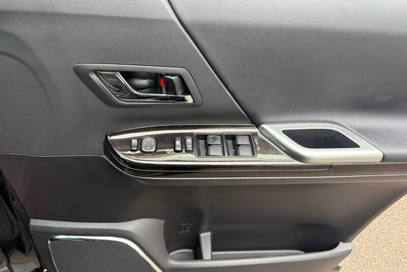 Toyota Vellfire Golden TOYOTA VELLFIRE 2014, GOLDEN EYES EDITION 2.4L PETROL