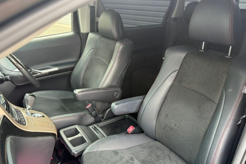 Toyota Vellfire Golden TOYOTA VELLFIRE 2014, GOLDEN EYES EDITION 2.4L PETROL