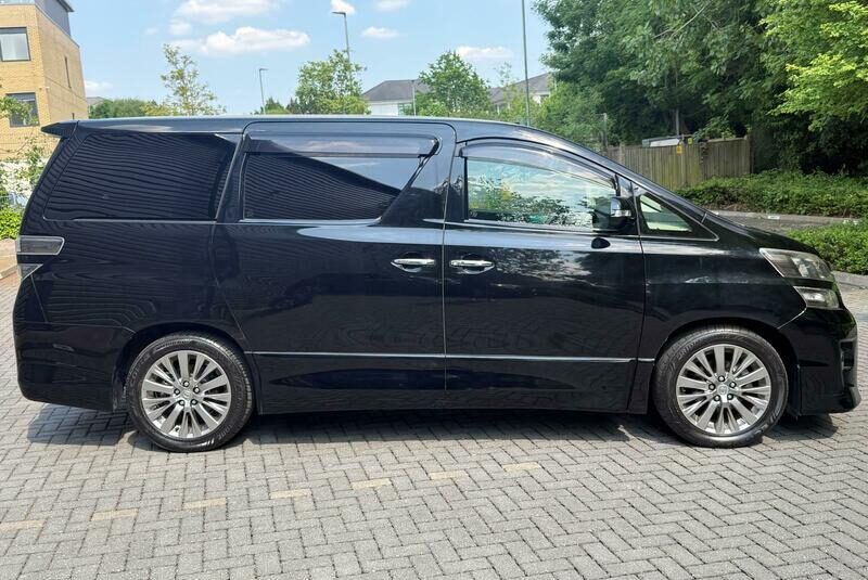 TOYOTA VELLFIRE 2013, GOLDEN EYES EDITION 2.4L PETROL, IMMACULATE CONDITION