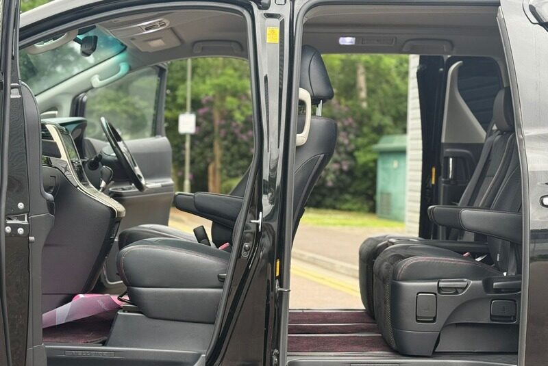 Toyota Vellfire Golden TOYOTA VELLFIRE 2014, GOLDEN EYES EDITION 2.4L PETROL