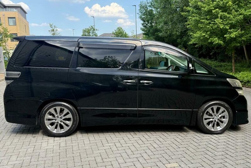 TOYOTA VELLFIRE 2010, 2.4 PETROL, FULLY LOADED, 7 SEATER, SPORTY LOOKS