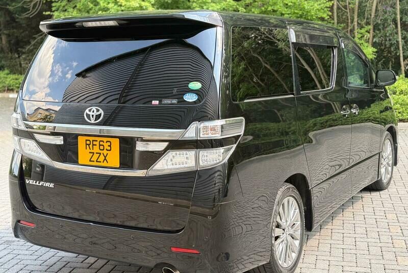 TOYOTA VELLFIRE 2013, GOLDEN EYES EDITION 2.4L PETROL, IMMACULATE CONDITION