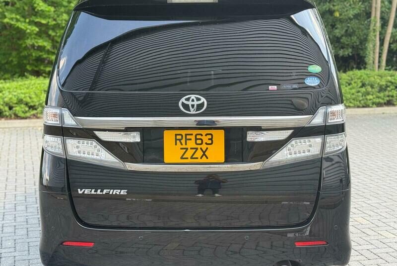 TOYOTA VELLFIRE 2013, GOLDEN EYES EDITION 2.4L PETROL, IMMACULATE CONDITION