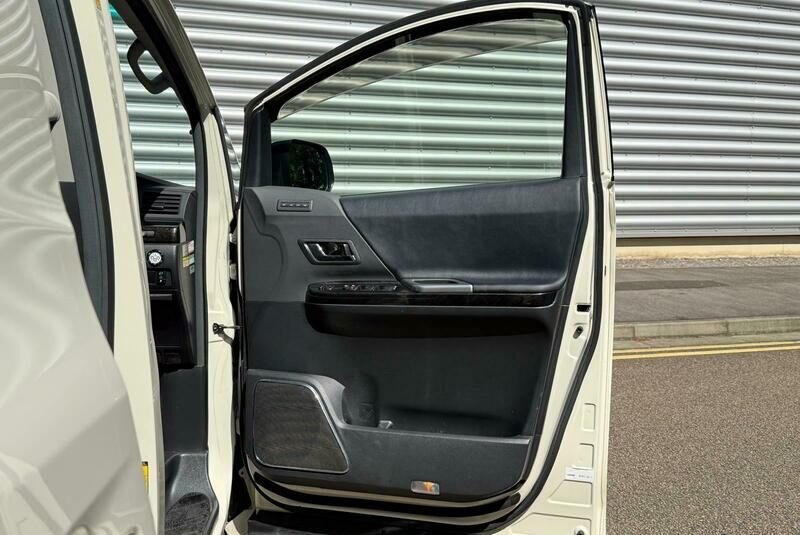 TOYOTA ALPHARD VELLFIRE 2013, PLATINUM, 2.4 PETROL, AUTO, Pearl White