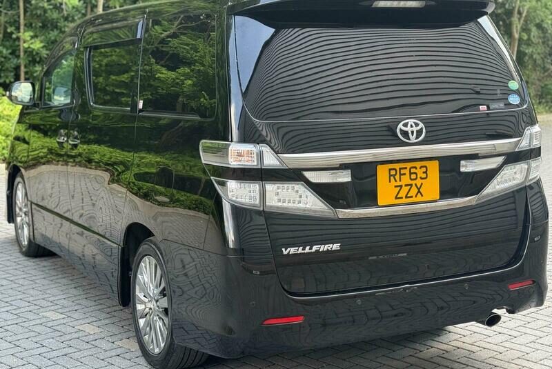 TOYOTA VELLFIRE 2013, GOLDEN EYES EDITION 2.4L PETROL, IMMACULATE CONDITION