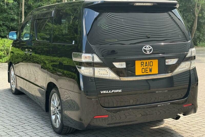 TOYOTA VELLFIRE 2010, 2.4 PETROL, FULLY LOADED, 7 SEATER, SPORTY LOOKS
