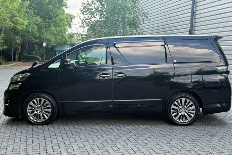 TOYOTA VELLFIRE 2013, GOLDEN EYES EDITION 2.4L PETROL, IMMACULATE CONDITION