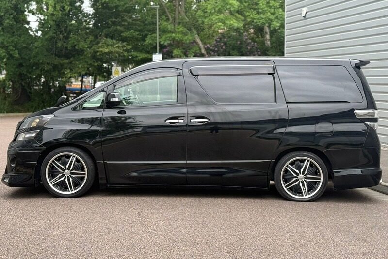 Toyota Vellfire Golden TOYOTA VELLFIRE 2014, GOLDEN EYES EDITION 2.4L PETROL
