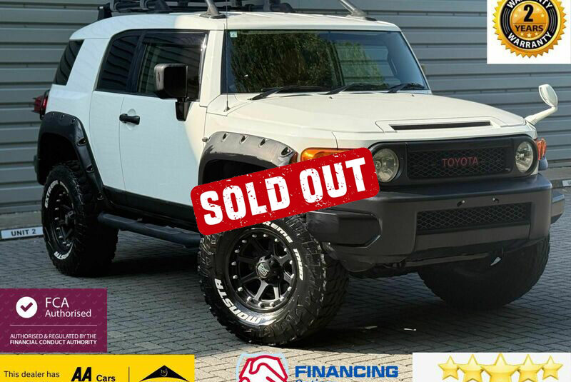TOYOTA FJ CRUISER 2015, ULTIMATE EDITION, WHITE COLOUR, 4.0 V6 PETROL FULLY LOAD