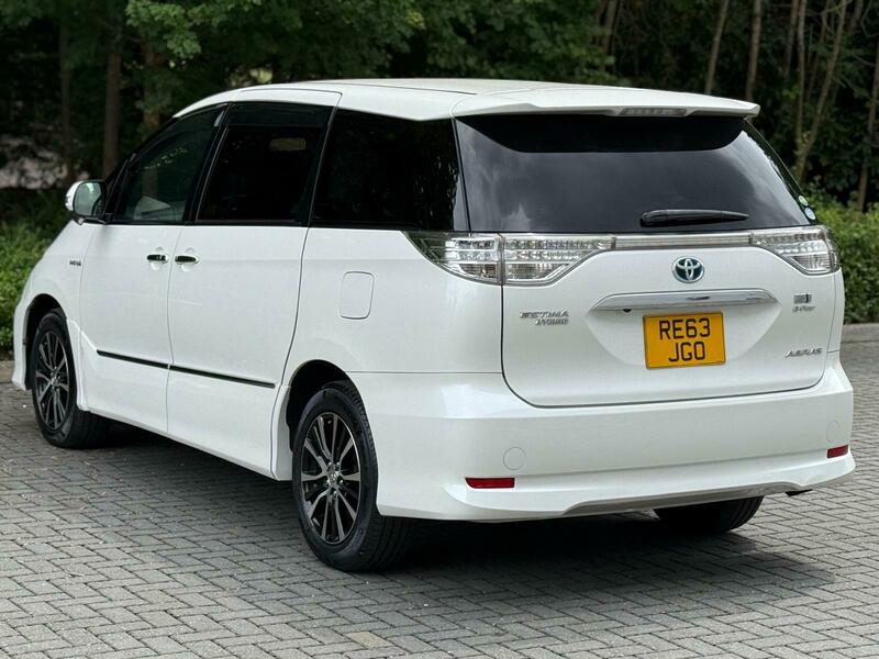 TOYOTA ESTIMA Hybrid 2.4 petrol Facelift model immaculate 2013 Leather and suede