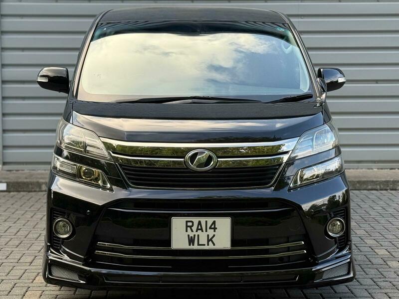 Toyota Vellfire ALPHARD 3.5 V6 PETROL GOLDENEYE 2 2014 FRESH IMPORT