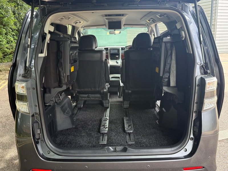 TOYOTA VELLFIRE ALPHARD 2010, 2.4 PETROL FULLY LOADED