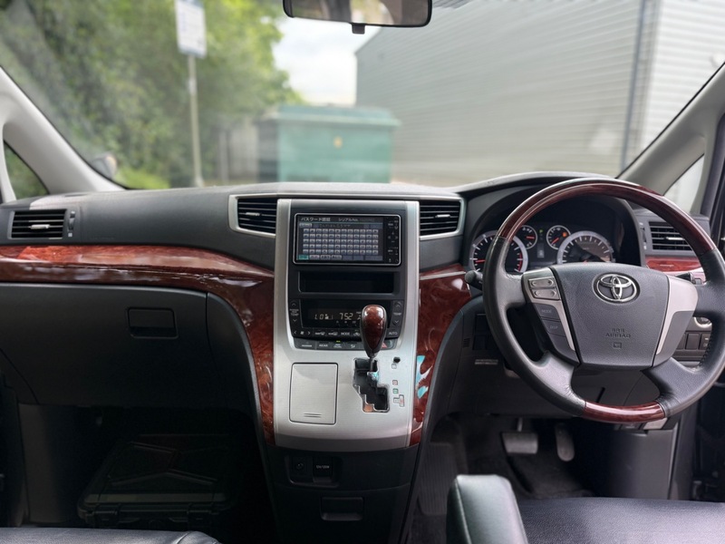 TOYOTA VELLFIRE ALPHARD 2010, 2.4 PETROL FULLY LOADED