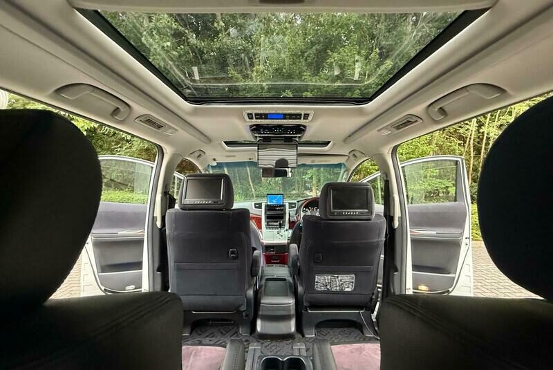 Toyota Vellfire 2010 | SilkBlaze Body Kit