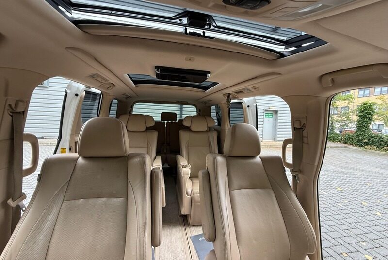 Toyota Alphard Luxury Business Edition 2012 – Top SPEC ULEZ