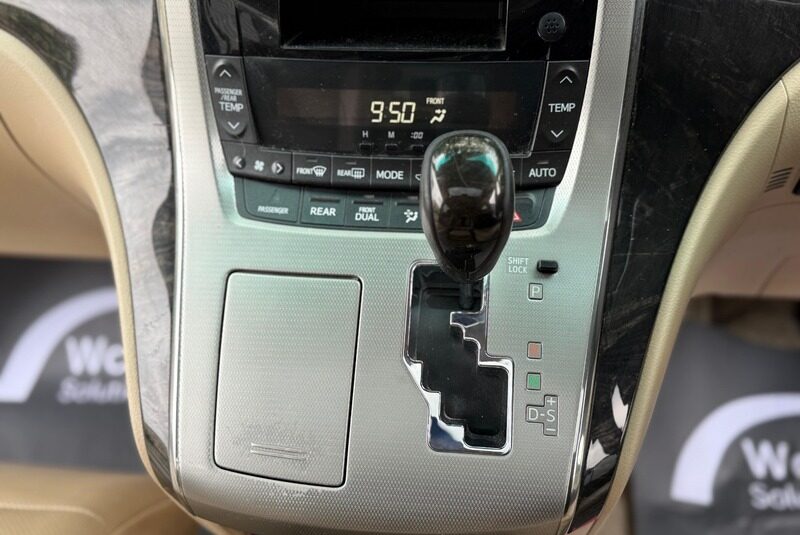 Toyota Alphard Luxury Business Edition 2012 – Top SPEC ULEZ