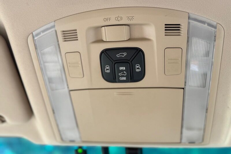 Toyota Alphard Luxury Business Edition 2012 – Top SPEC ULEZ